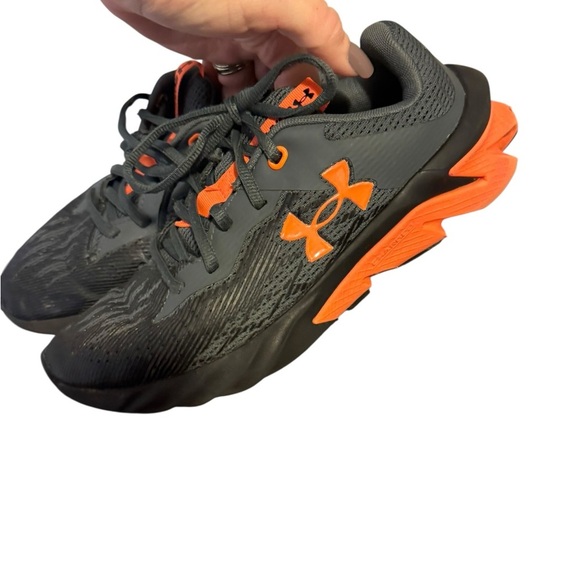 Pre Loved Under Armour Gray & Orange Scramjet Sneakers Size 5Y - Picture 3 of 6
